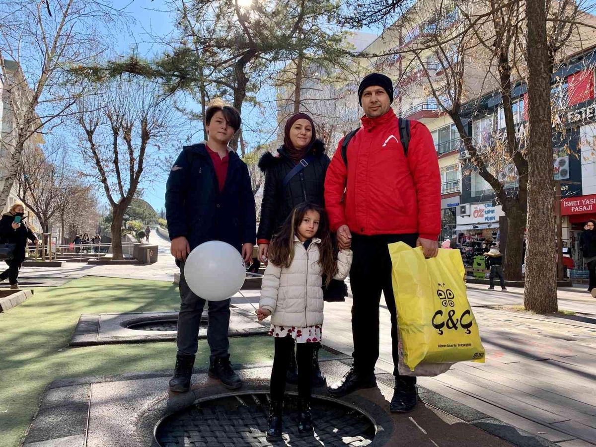 Karnesini alan park ve oyun alanlarını doldurdu