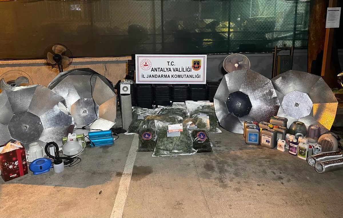 Antalya\'da 25 kilogram uyuşturucu ele geçirildi