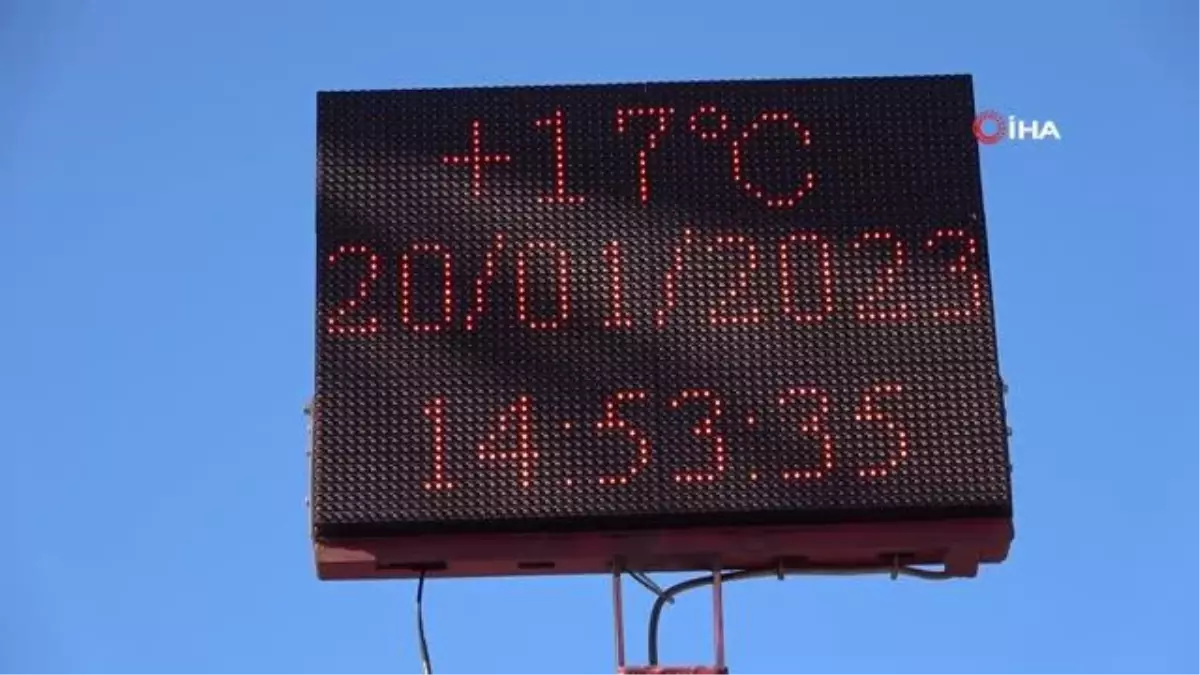 Ocak ayında sıcak havayı gören vatandaşlar sahile akın etti