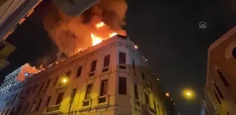 Peru'da gösteriler sırasında bir evde yangın çıktı