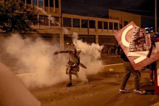 Peru'da protestocular, ülkenin en büyük ikinci havaalanına zorla girmeye çalıştı