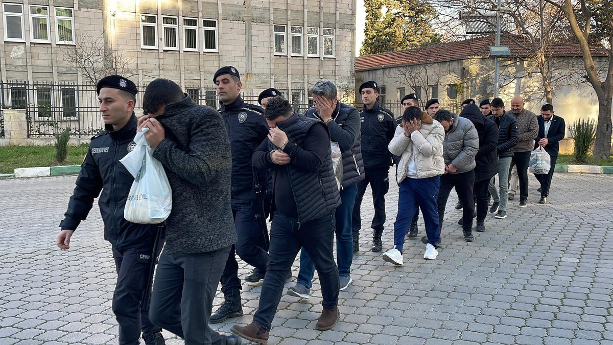 Samsun\'da rüşvet operasyonunda yakalanan 13 şüpheliden 4\'ü tutuklandı