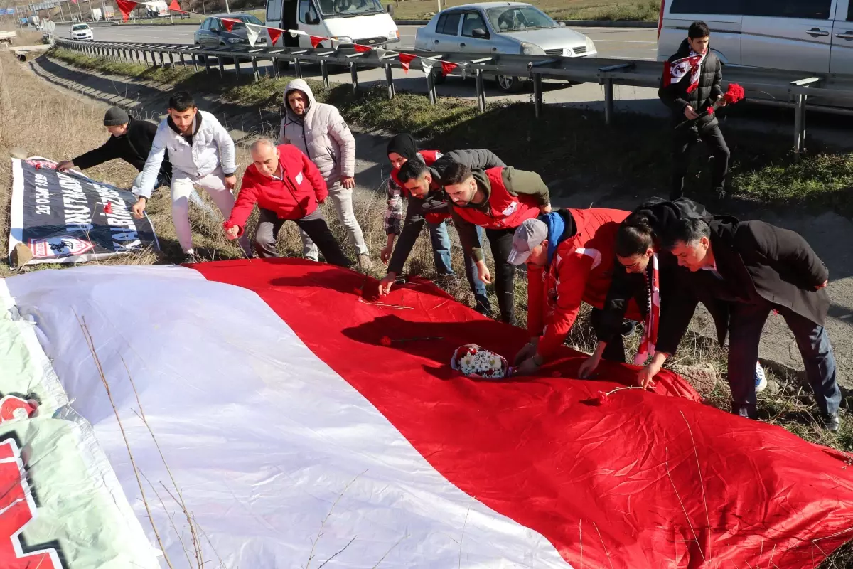 Samsunspor kafilesinin 34 yıl önce geçirdiği trafik kazasında hayatını kaybedenler, kaza yerinde anıldı