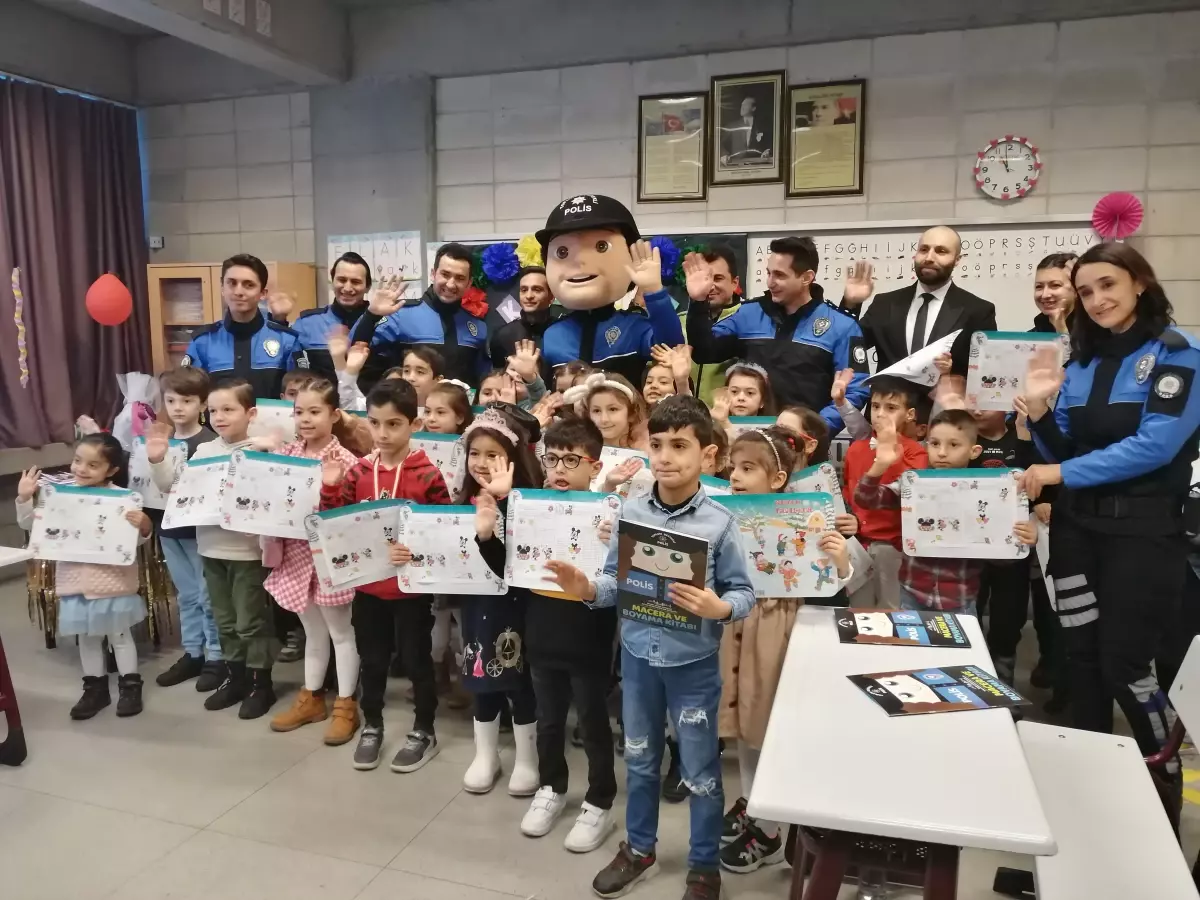 Toplum Destekli Polislerden karne alan öğrencilere 'Cesur' sürprizi