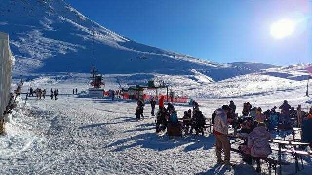 Yarıyılda tatilcilerin kayak tercihi Antalya oldu Yarıyılda tatilcilerin kayak tercihi Antalya oldu