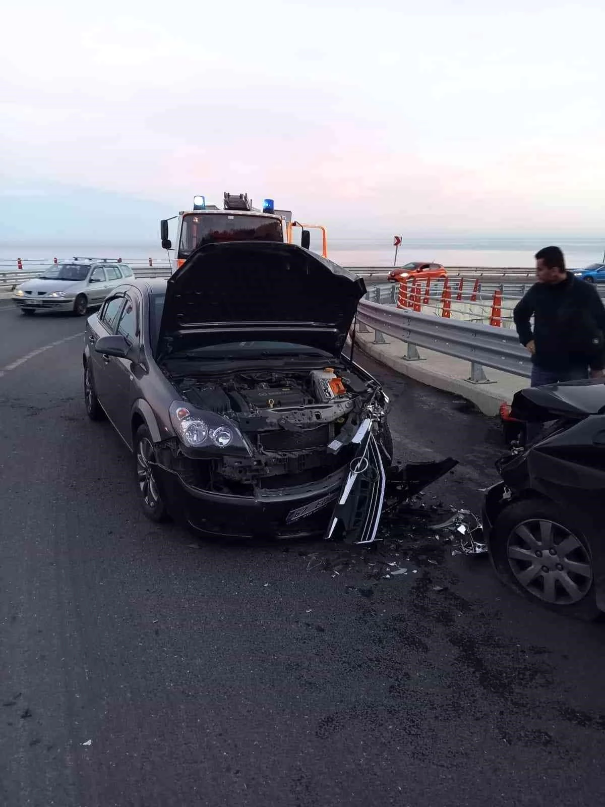 Zonguldak\'ta 2 otomobil çarpıştı : 2 yaralı
