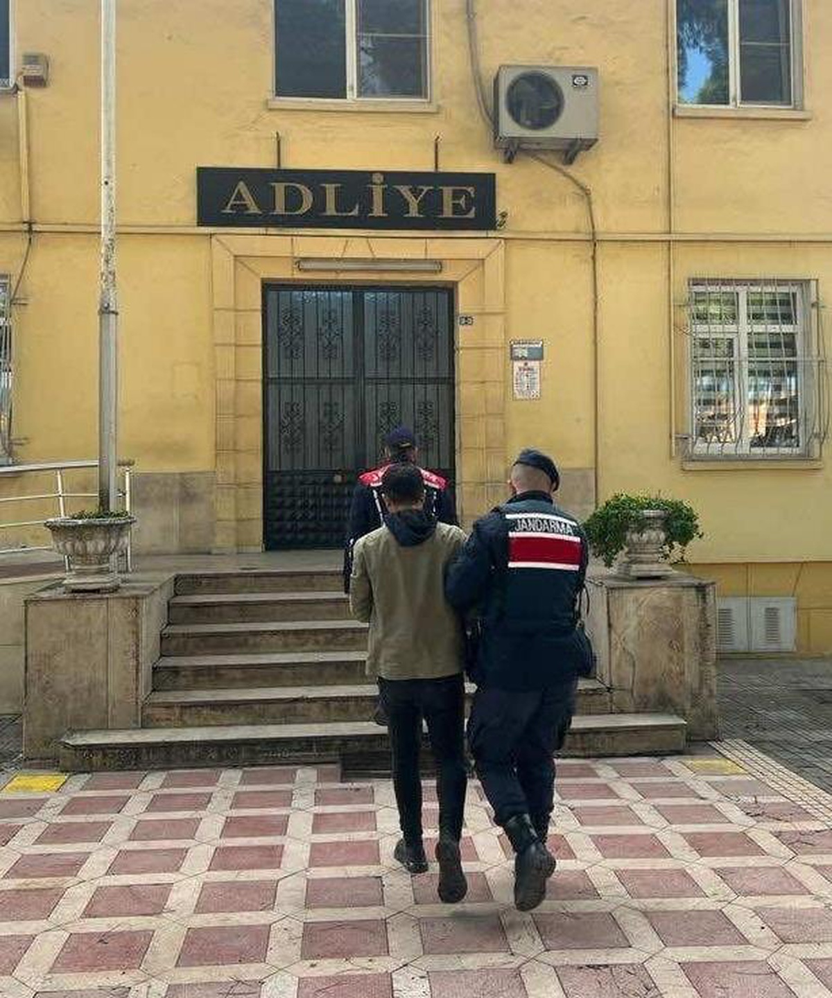 Aydın\'da 25 yıl hapis cezası bulunan firari hükümlü yakalandı