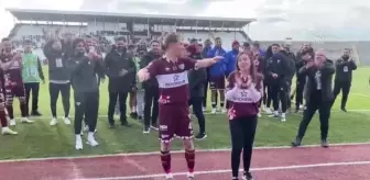 BALIKESİR - Bandırmasporlu Mehmet Özcan maç sonunda kız arkadaşına evlenme teklifinde bulundu
