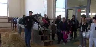 Başarılı öğrenciler ücretsiz ata binip ok attı