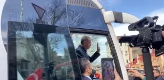Bursa'da binlerce kişi Cumhurbaşkanı Erdoğan'ı bayrak ve karanfillerle karşıladı
