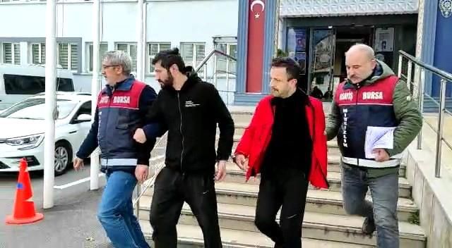 Bursa'da hava soğuk diye hastanede kalan evsiz şahıs, bilgisayarları çaldı Bursa'da hava soğuk diye hastanede kalan evsiz şahıs, bilgisayarları çaldı