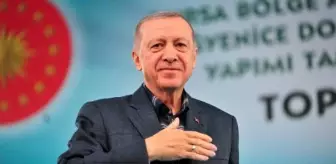 Cumhurbaşkanı Erdoğan, Bursa ziyaretinde üniversite öğrencisine kitabını imzaladı (2)