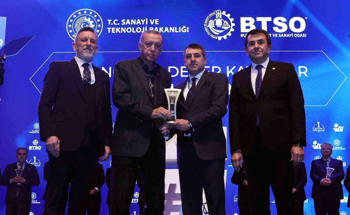 Cumhurbaşkanı Recep Tayyip Erdoğan\'dan altılı masa ve iddialara sesiz kalan iş dünyasına eleştiri