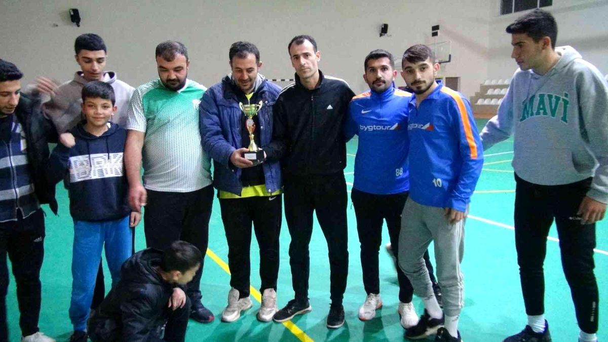 Doğanşehir\'de voleybol turnuvasında kupalar sahiplerini buldu