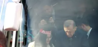 Erdoğan kitabını imzaladı, genç kız gözyaşlarına boğuldu