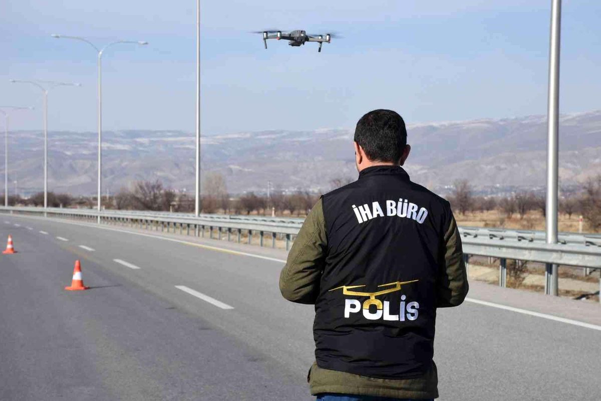 Erzincan\'da drone destekli trafik denetimi