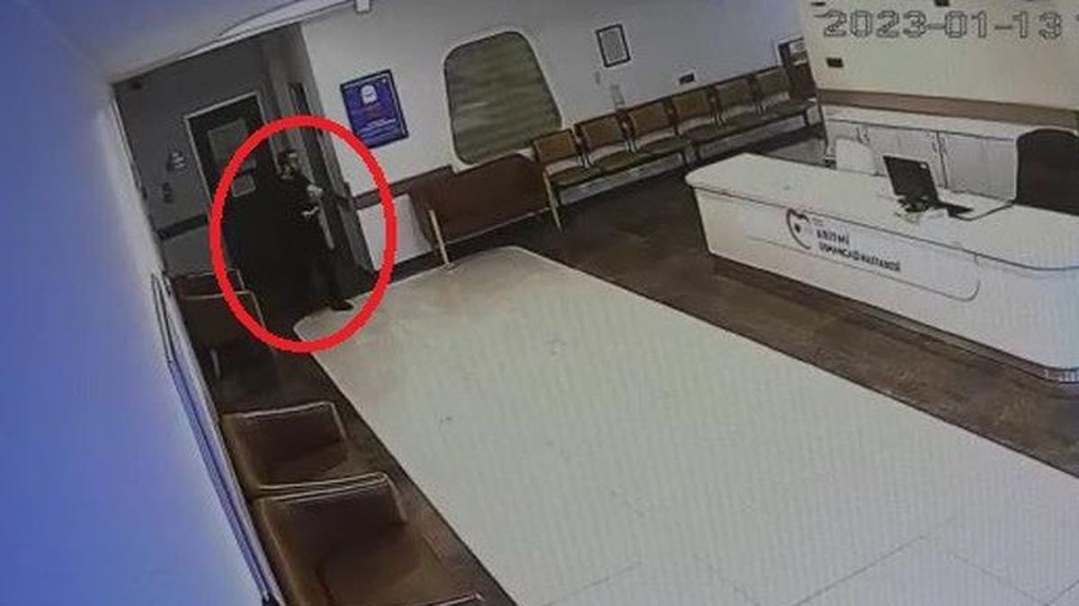 Hastanede yatıp kalkan evsiz şahıs, ihanetlerin en büyüğünü yaptı! O anlar kamerada