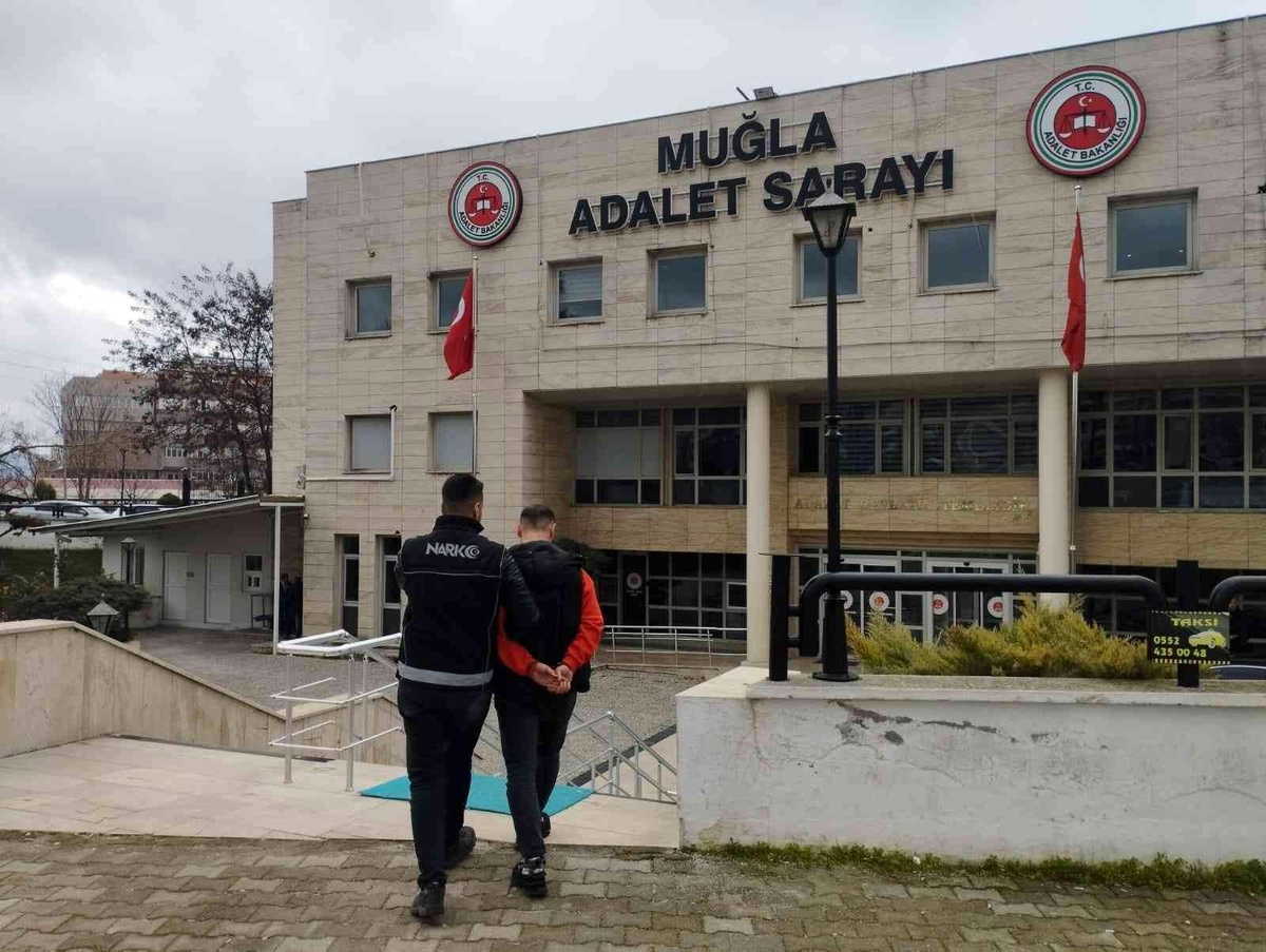 Otomobilde 500 gram uyuşturucu ile yakalandılar