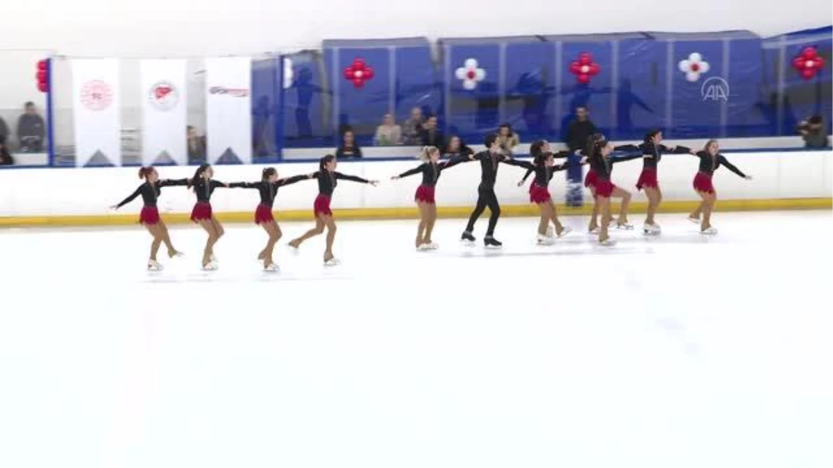 Senkronize Buz Pateni Türkiye Şampiyonası\'nın ilk günü tamamlandı