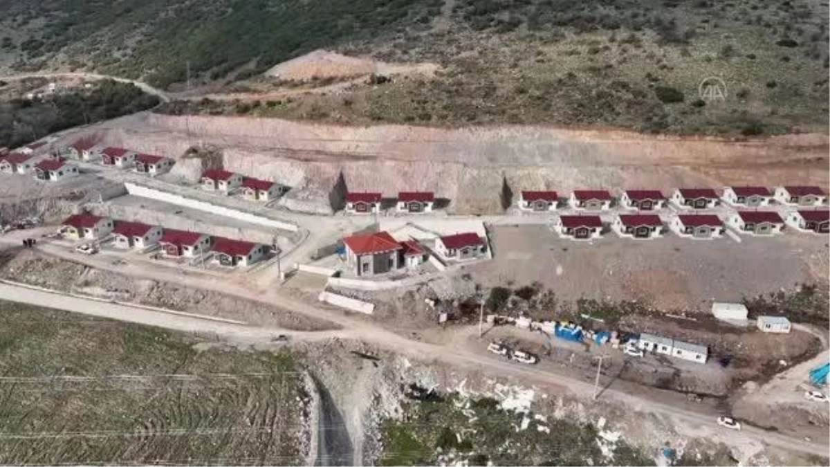 TOKİ, İzmir\'de heyelandan etkilenen 34 ailenin evlerini tamamladı