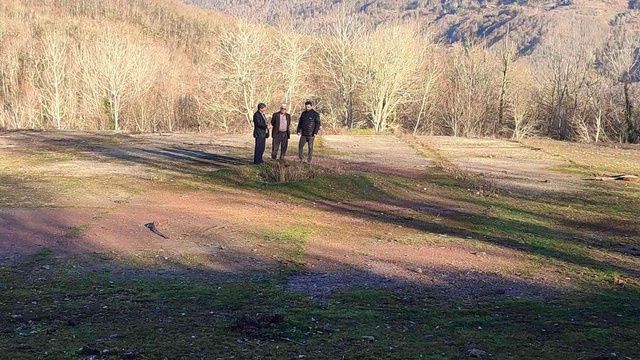 30 yıl önce kapatılan petrol kuyusunun yeniden açılmasını bekliyorlar 30 yıl önce kapatılan petrol kuyusunun yeniden açılmasını bekliyorlar