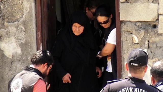 76 YAŞINDAKİ CİNAYET SANIĞI KADINDAN 'BEN YAPMADIM' SAVUNMASI 76 YAŞINDAKİ CİNAYET SANIĞI KADINDAN 'BEN YAPMADIM' SAVUNMASI