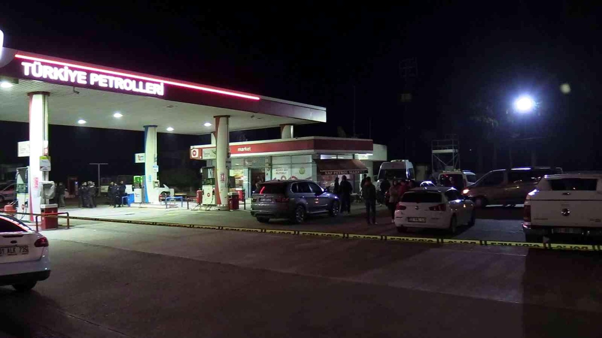 Adana\'da akaryakıt istasyonuna kalaşnikoflu saldırı: 1 ölü
