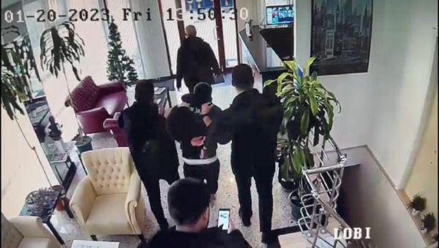 Bakırköy'de çocukluk arkadaşını boğazını keserek öldürdü Bakırköy'de çocukluk arkadaşını boğazını keserek öldürdü