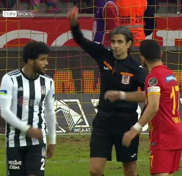 Bu skandal çok konuşulur! Hakem Kalkavan, Rosier'i neden attığını eliyle gösterdi