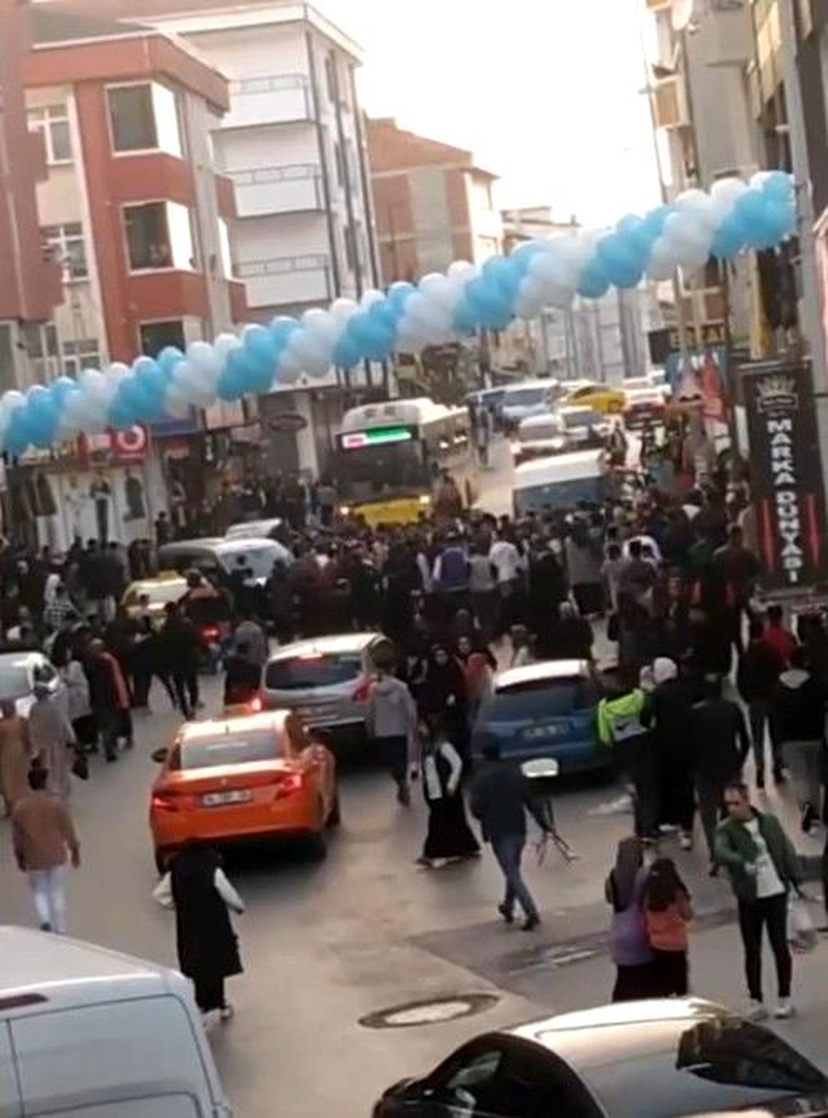 Düğünde "omuz atma" kavgasında kız ve erkek tarafı birbirine girdi