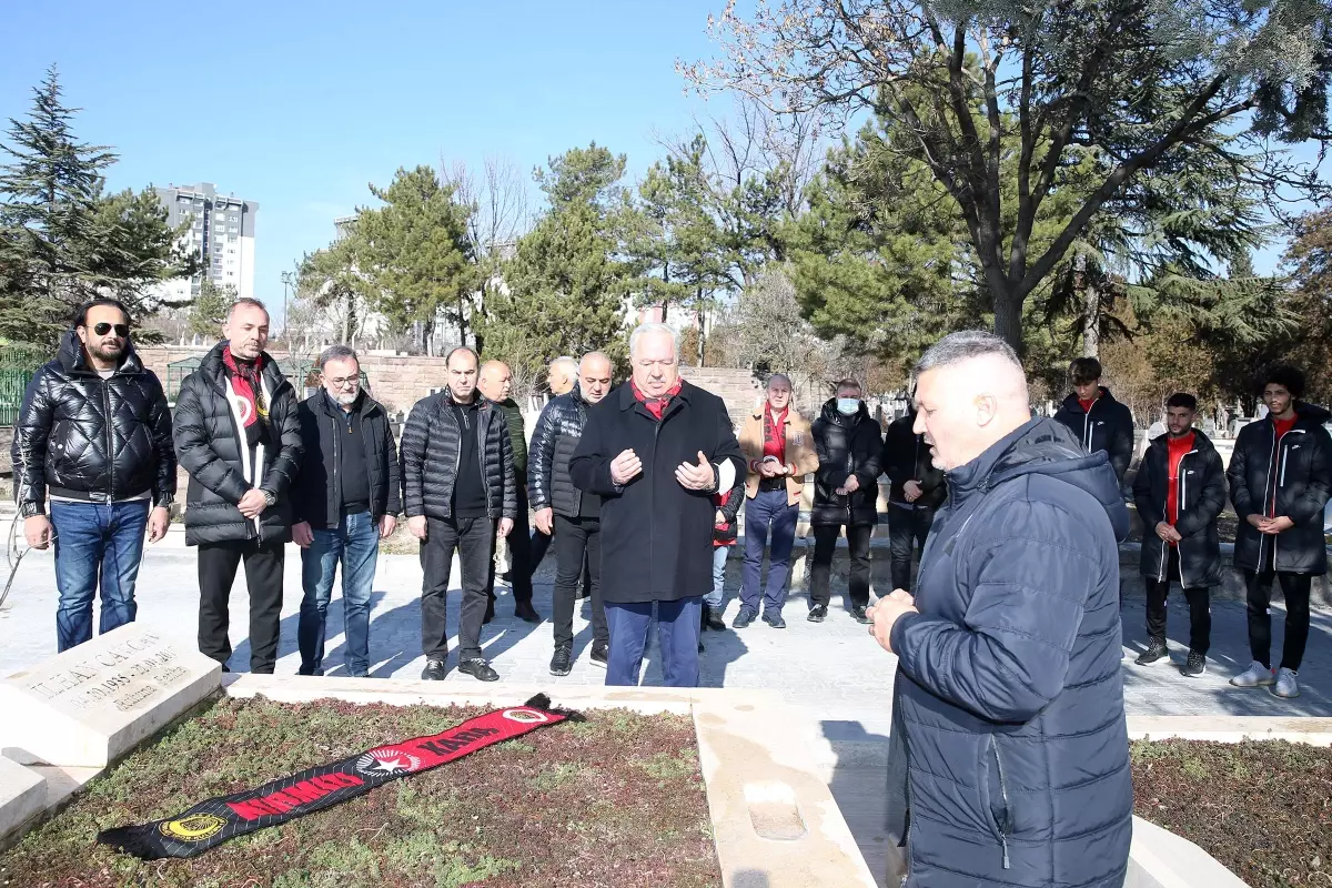 İlhan Cavcav, vefatının 6. yıl dönümünde kabri başında anıldı