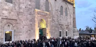İslam düşmanı saldırıya karşı binlerce kişi Ulucami'ye akın etti