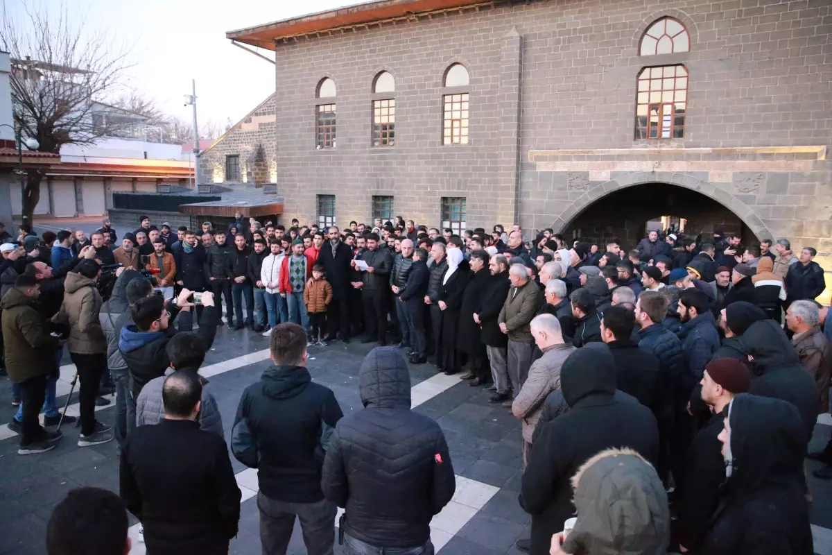İsveç\'te Kur\'an-ı Kerim yakılması Muş ve Hakkari\'de protesto edildi
