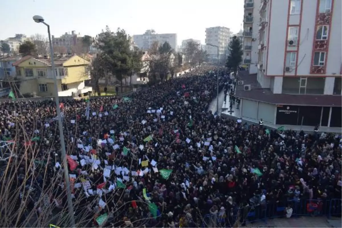 İSVEÇ\'TE KURAN-I KERİM YAKILMASI BATMAN\'DA PROTESTO EDİLDİ