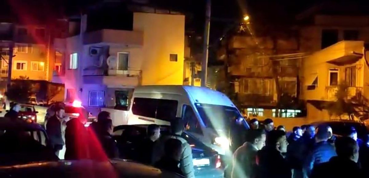 İzmir'de iki husumetli grubun bıçaklı, silahlı kavgasında kan aktı: 2 ölü