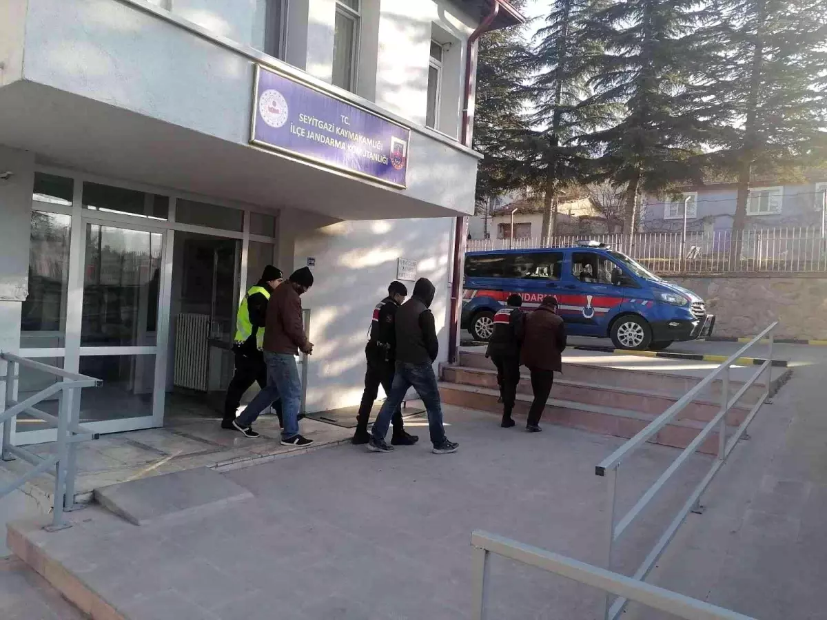 Kaçak kazı yapan 4 şüpheliye jandarmadan suçüstü