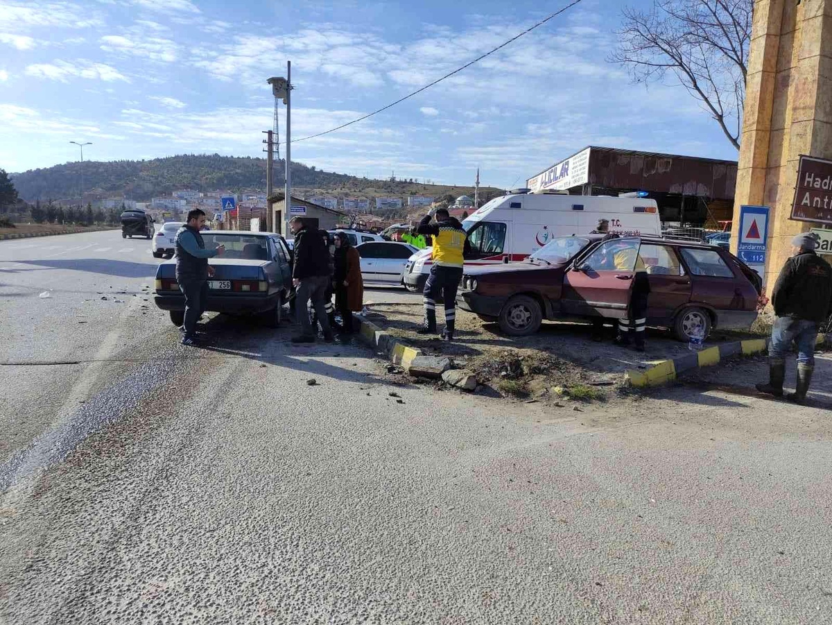 Karabük\'te trafik kazası: 3 yaralı