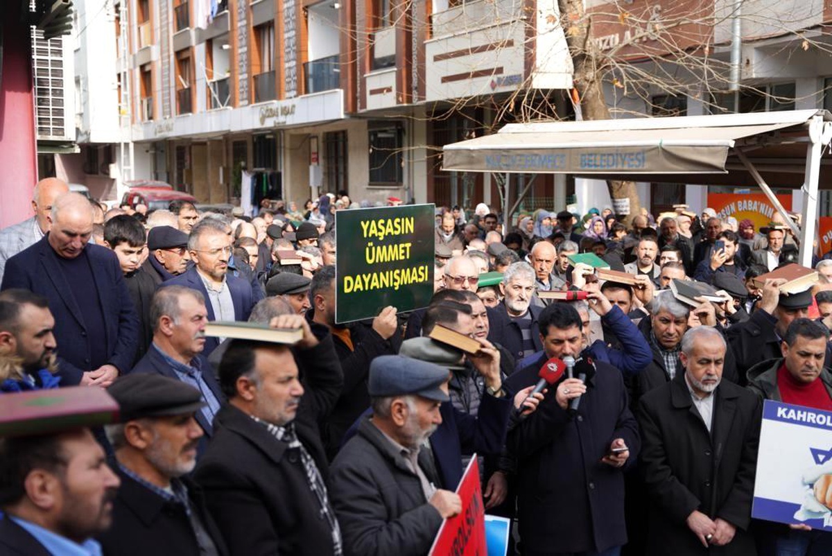 Küçükçekmece\'de Kur\'an-ı Kerim\'in yakılmasına tepki eylemi düzenlendi