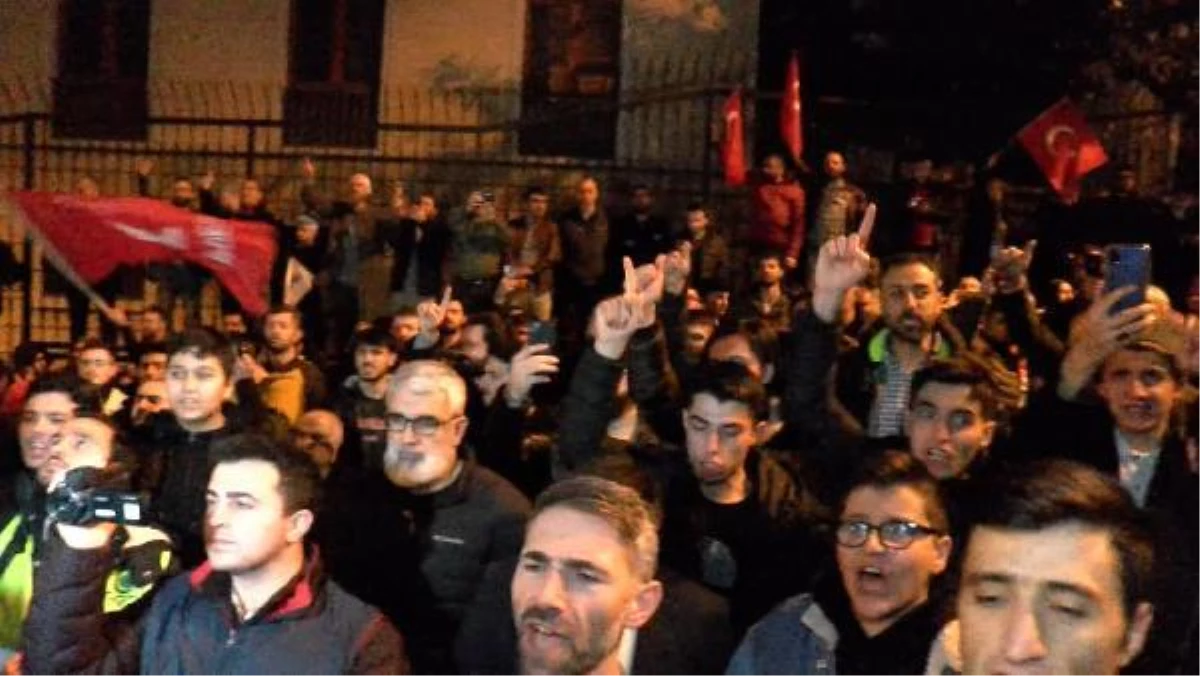 KUR\'AN-I KERİM YAKILMASI PROTESTO EDİLDİ