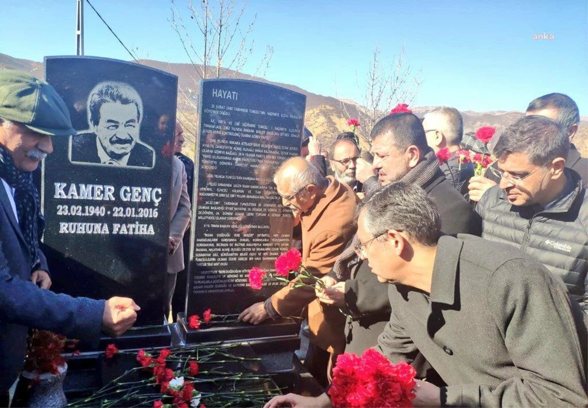 Mezarı Başında Kamer Genç\'i Anan Özgür Özel: "Tayyip Erdoğan, Cumhurbaşkanı Olarak Tunceli\'ye Bir Kez Bile Gelmedi"