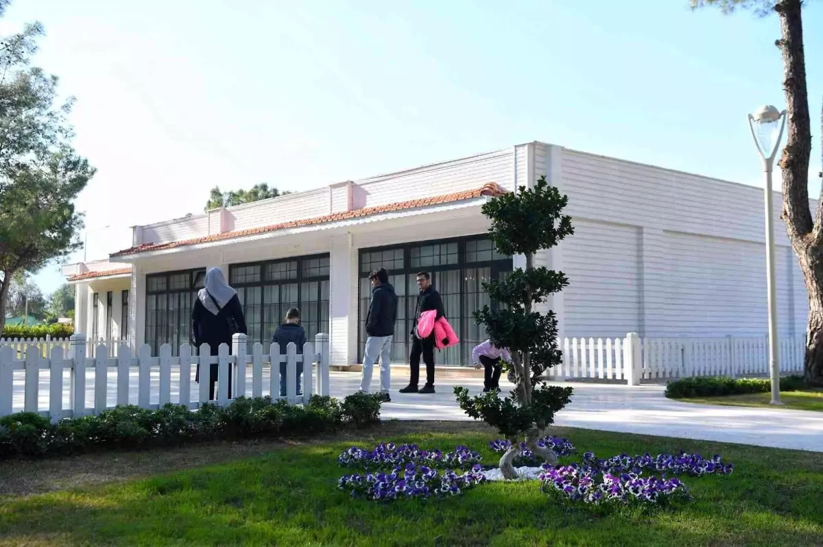 Nikah salonu ilk çiftle kapılarını açtı