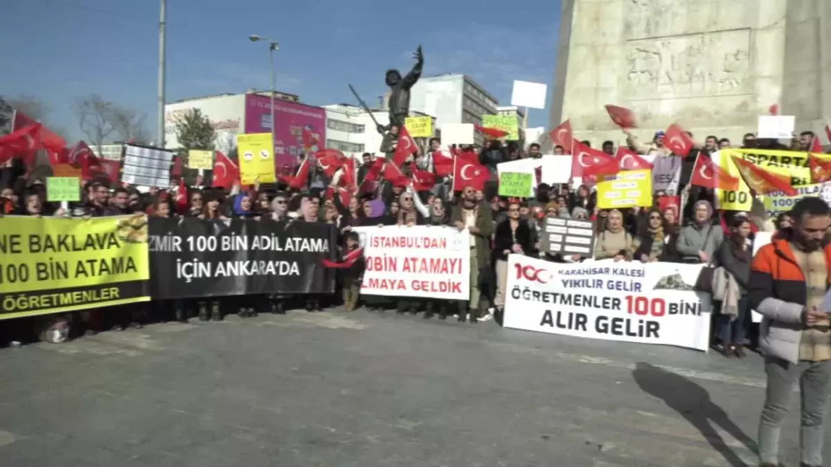 Öğretmen Adayları, "100 Bin Atama" Talebiyle Ankara\'da Eylem Yaptı: "Kapı Kapı Para Toplayıp, Hakkımızı Savunmaya Geldik"