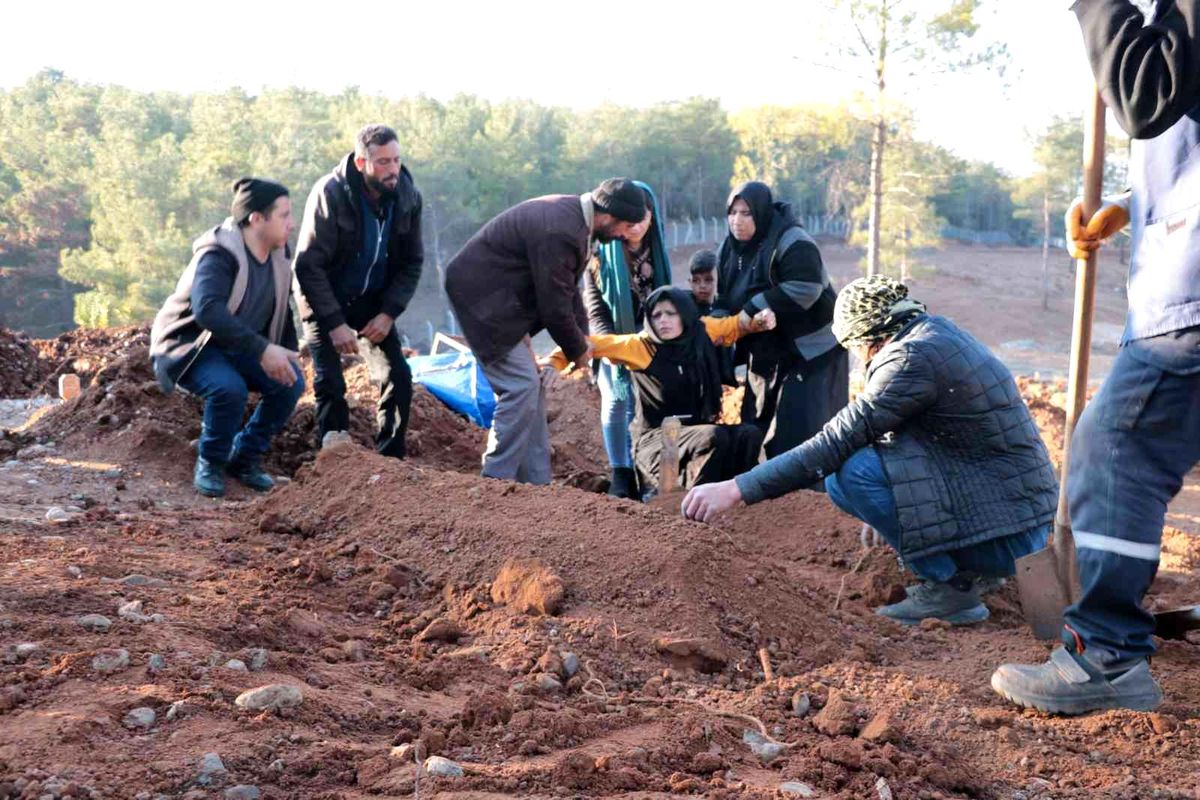 Önce eşini şimdi de 3 çocuğunu kaybeden annenin ağıtları yürek dağladı