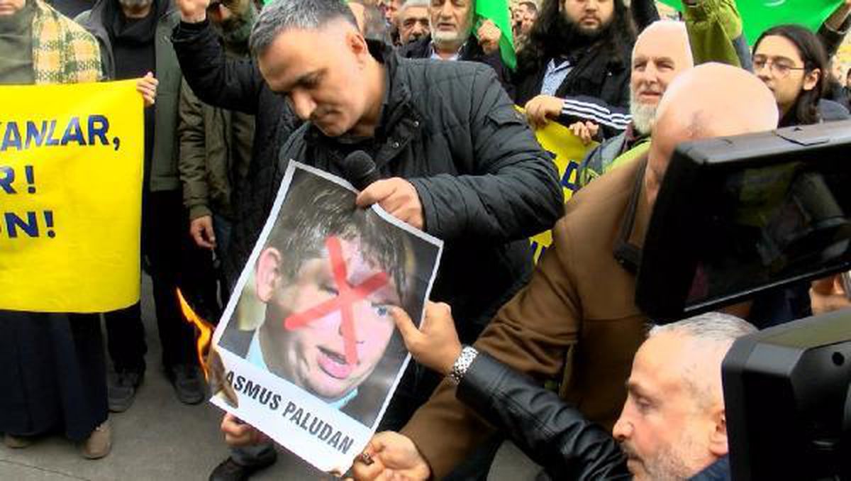 ÖZGÜR-DER ÜYELERİ KUR'AN-I KERİM YAKILMASINI PROTESTO ETTİ