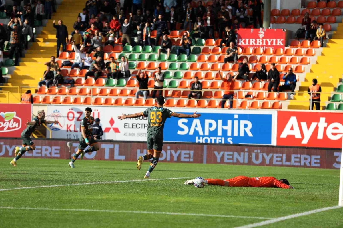 Spor Toto Süper Lig: Alanyaspor: 1 Fatih Karagümrük: 0 (İlk yarı)