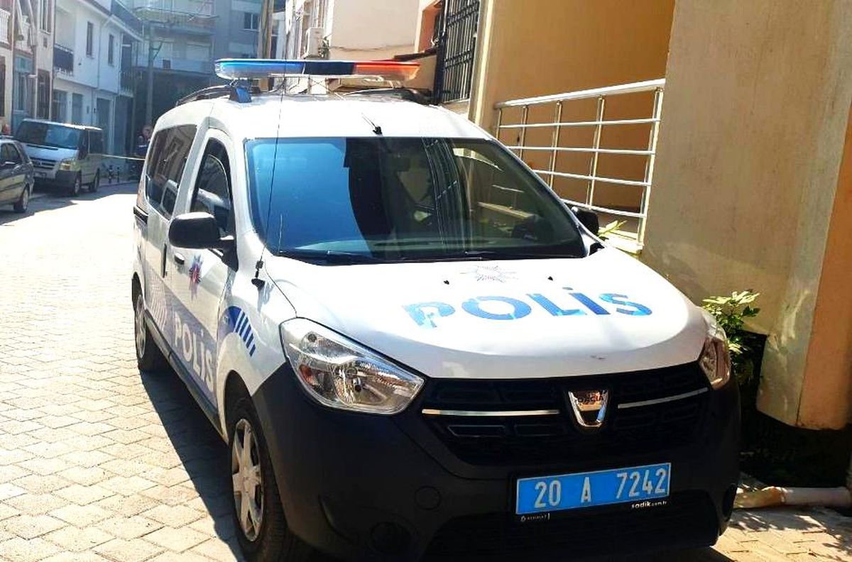 Vinçle kamyonu çalmaya çalıştılar, araç sahibi fark edince kaçtılar