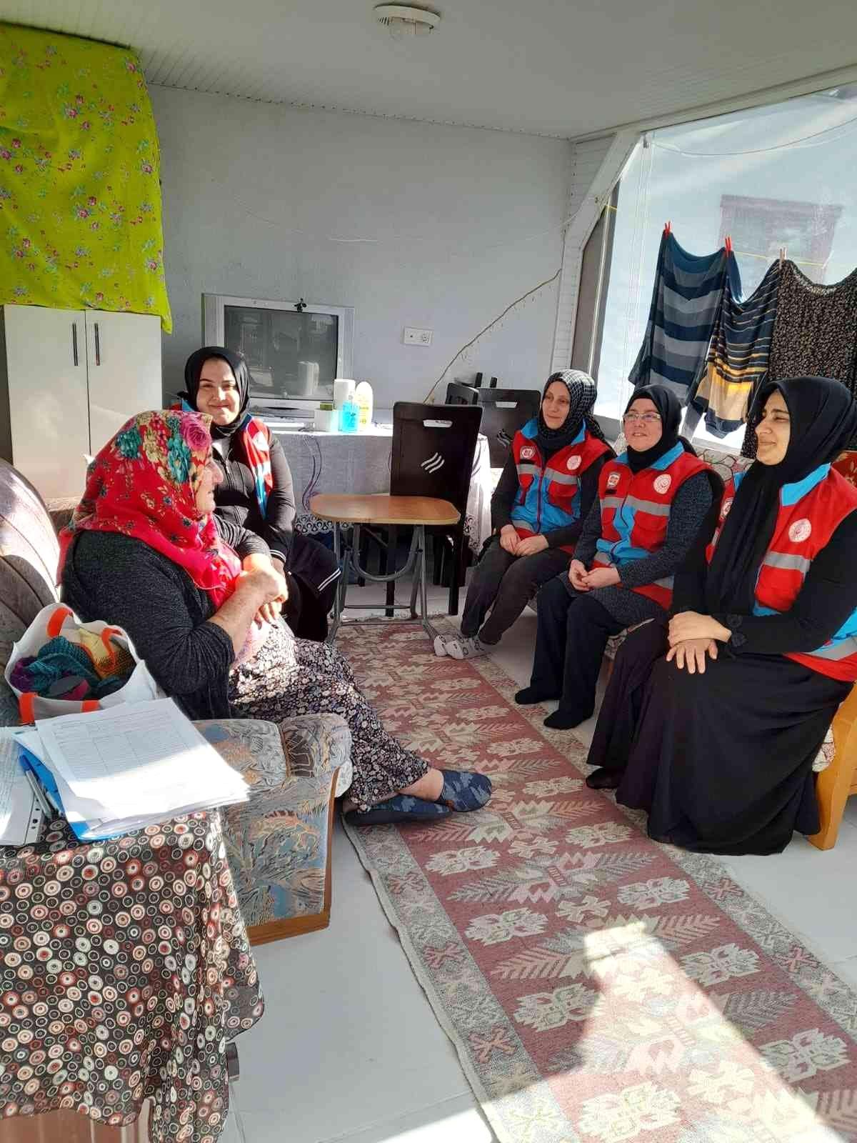Yaşlı ve kimsesizlerin evlatları oldular