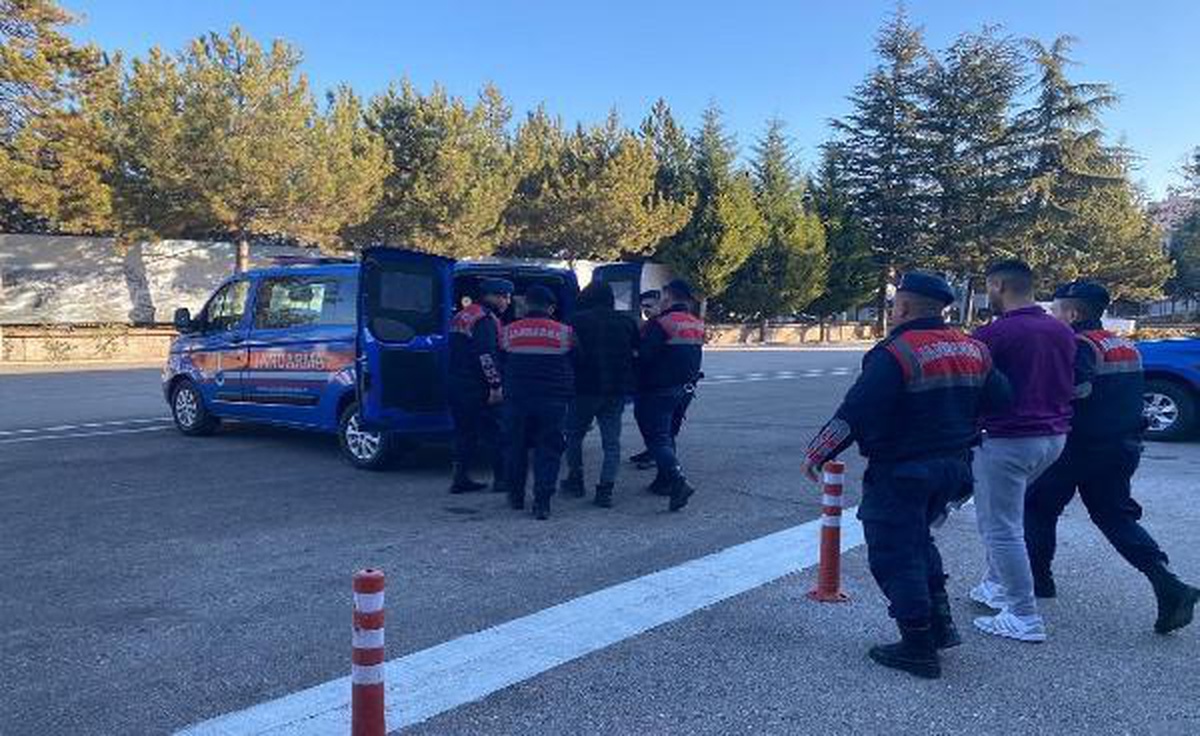 250 bin liralık makine parçası ve 400 litre akaryakıt hırsızlığına 2 tutuklama