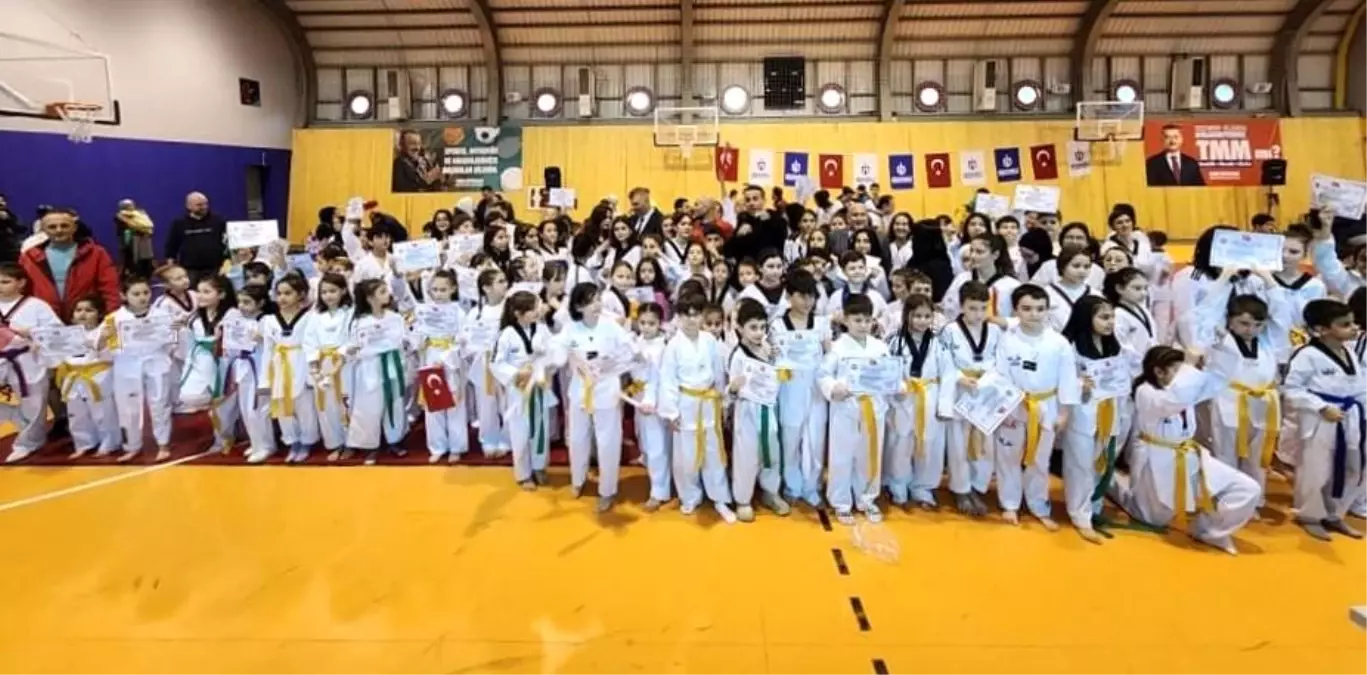 410 tekvandocu kuşak atladı