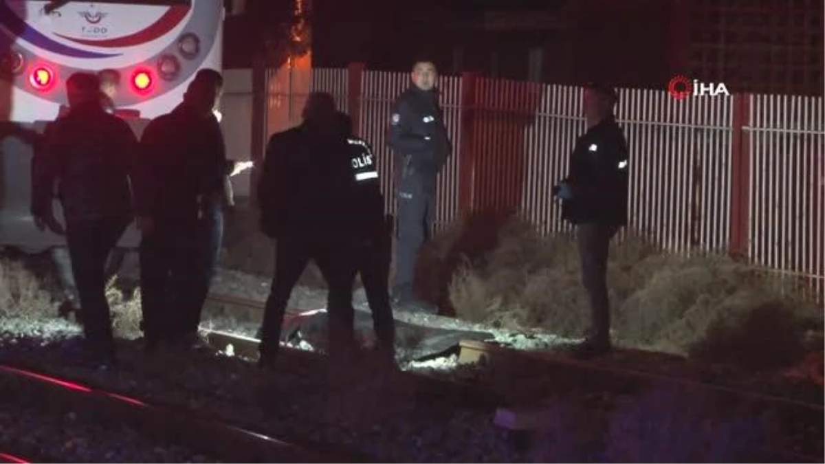 Adana\'da trenin çarptığı genç hayatını kaybetti